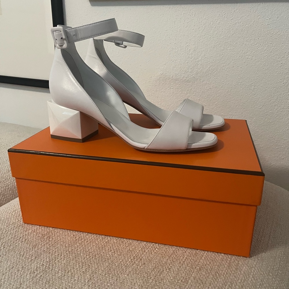 Authentic Hermes Choc Sandals in Blanc (white) Sz 36 Excellent condition!!